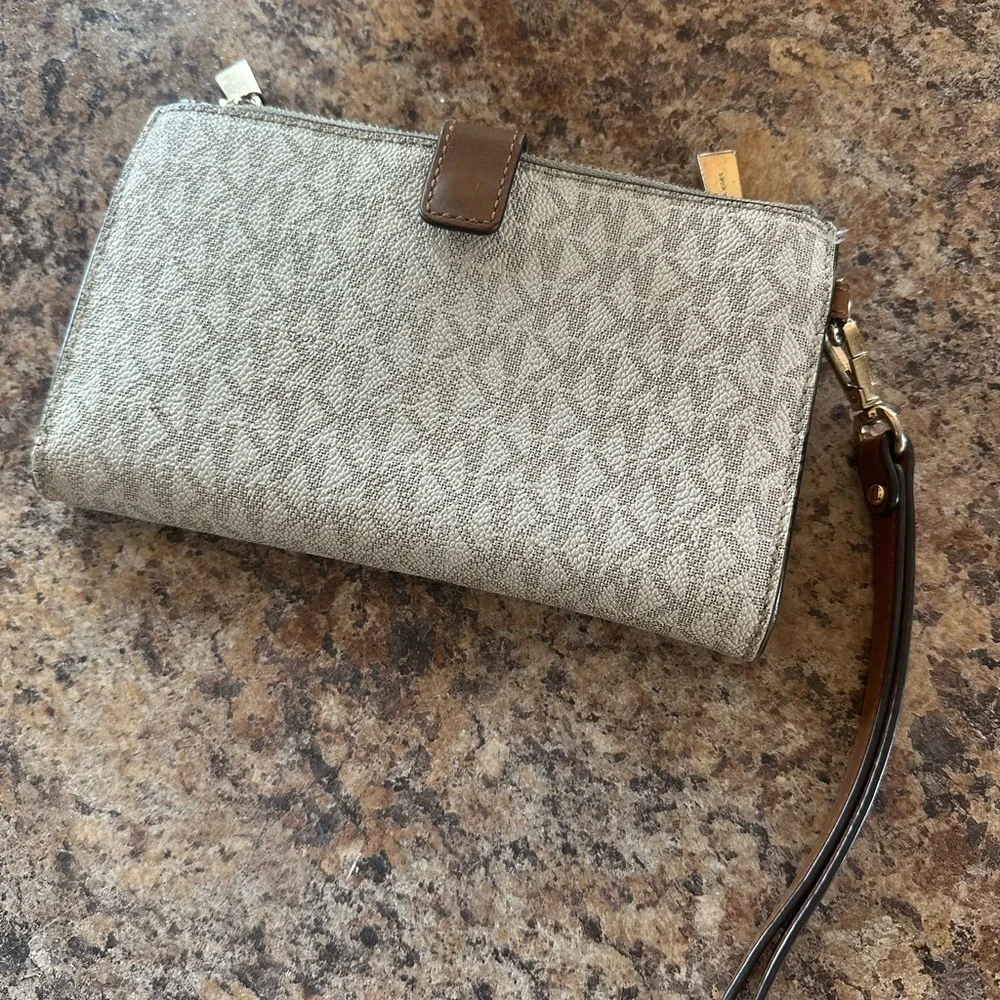 Michael Kors | Wristlet Wallet